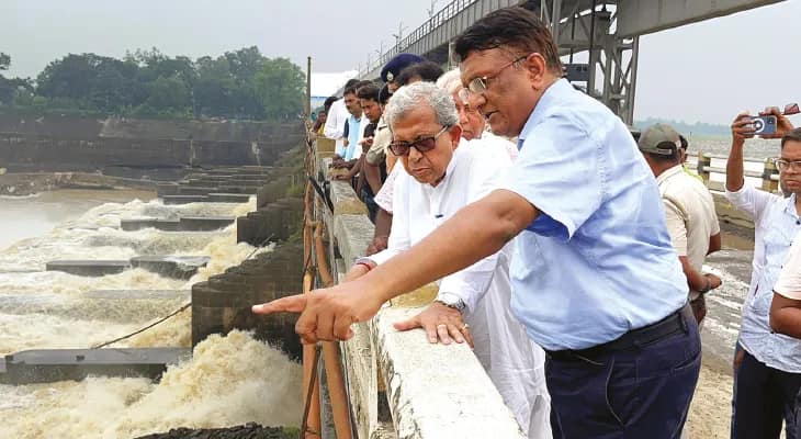 তিলপাড়া ব্যারাজ পরিদর্শন মানসের, কেন্দ্রের ভূমিকায় তীব্র ক্ষোভ মন্ত্রীর