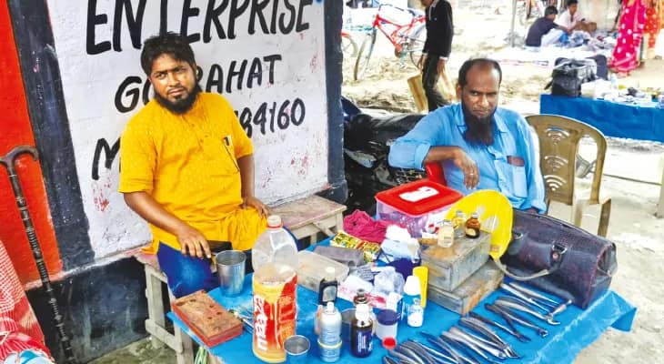 চাঁচলে হাতুড়েদের ‘হাট’, অভিযানে নামবে প্রশাসন, ফি লাগে না বলে বাড়ছে ভিড়, দাঁতের ‘চিকিত্সার’ রমরমা