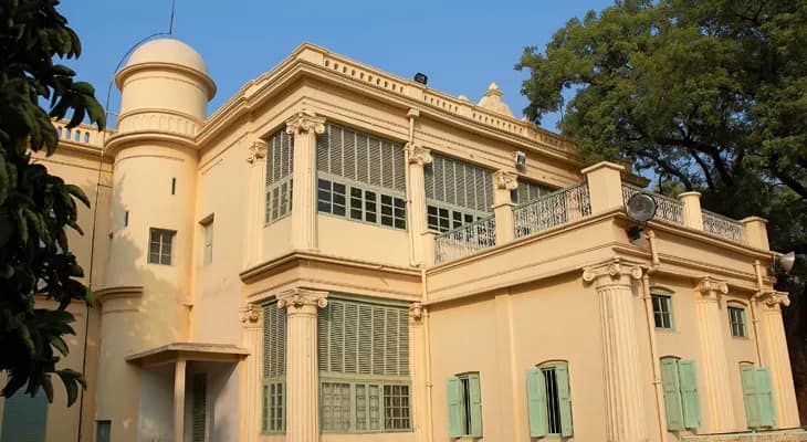 বিশ্বভারতীতে হেরিটেজ ওয়াকে নাচ, প্রতিবাদে সরব প্রাক্তনীরা