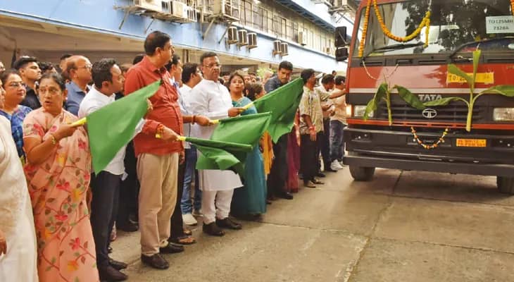 বিধাননগর পরিচ্ছন্ন রাখতে ১২ রিফিউজ কমপ্যাক্টর সহ ১৯টি গাড়ি কিনল পুরসভা