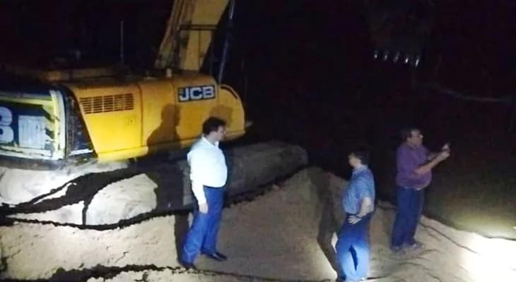 অবৈধভাবে বালি তোলার অভিযোগে গভীর রাতে অভিযান বীরভূম জেলা প্রশাসনের