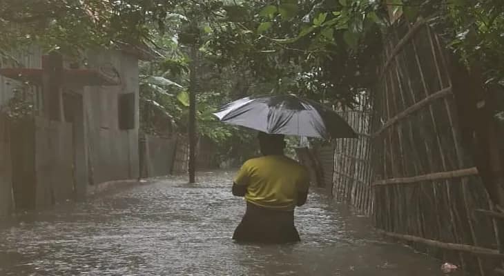 রাতভর বৃষ্টির জেরে বিপর্যস্ত জেলা শহর আলিপুরদুয়ার