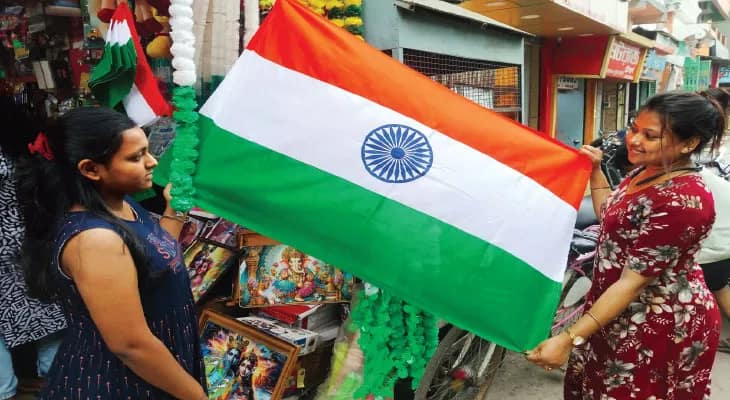 খাদি মসলিনের জাতীয় পতাকার চাহিদা তুঙ্গে রাজ্যের বিভিন্ন জেলা বরাত পাচ্ছেন শিল্পীরা