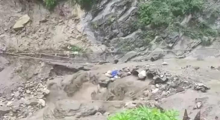জম্মু ও কাশ্মীরের ছোসিটিতে মেঘভাঙা বৃষ্টি: মৃতের সংখ্যা বেড়ে ৩৩, এখনও চলছে উদ্ধারকাজ