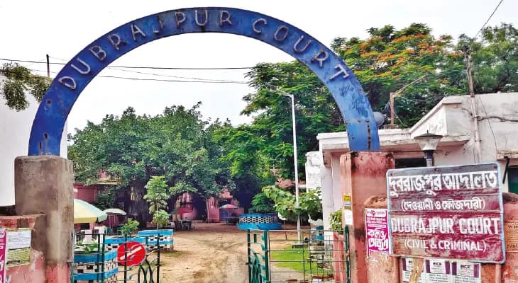 আদালতের মধ্যে জাতীয় পতাকা উড়িয়েছিলেন স্বাধীনতা সংগ্রামীরা