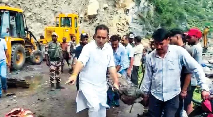 মেঘভাঙা বৃষ্টিতে বিপর্যয়, কাশ্মীরে কিস্তওয়ারে হড়পা বানে মৃত ৫০