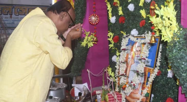 কচুয়া-চাকলার লোকনাথ মন্দিরের  পথে ভক্তরা, আঁটোসাঁটো নিরাপত্তা