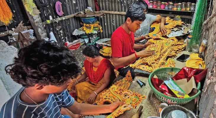 উমার সাজঘর নবদ্বীপ, অলঙ্কার তৈরিতে ব্যস্ত আট থেকে আশি