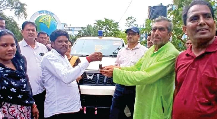 আমডাঙার দু’টি পঞ্চায়েতকে ২৯ লক্ষ টাকায় ২ অ্যাম্বুলেন্স প্রদান বিধায়কের