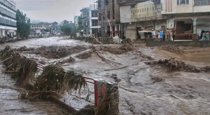 পাকিস্তানে ভয়াবহ হড়পা বান! মৃত ২০০-র বেশি