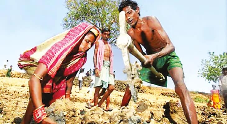 লক্ষ্যমাত্রার থেকে বেশি টাকা উদ্ধার সত্ত্বেও দুর্নীতির তত্ত্বেই অনড় কেন্দ্র