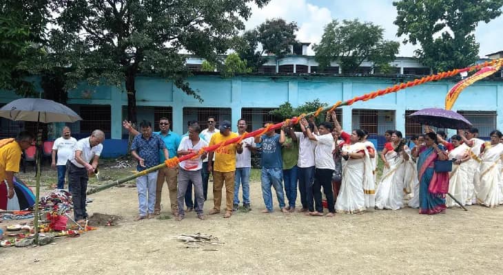 চমক দিতে তৈরি লোয়ার বাগডোগরা সর্বজনীন দুর্গোৎসব কমিটি, এবারের থিম ‘স্বপ্নের ফেরিওয়ালা’