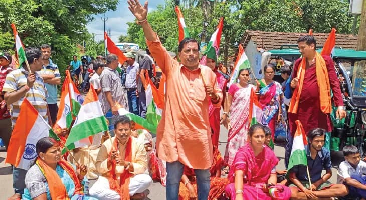 মনীষীদের মূর্তি সংস্কার ঘিরে শোরগোল, অবরোধ বিজেপির