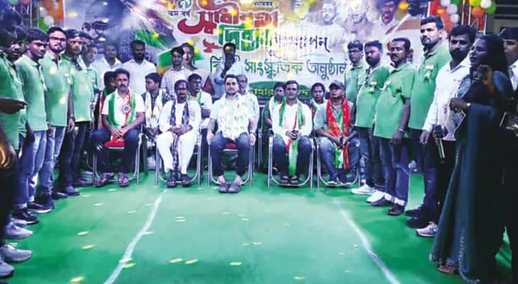 স্বাধীনতা দিবসে ইটাহার যুববৃন্দের পরিচালনায় সাংস্কৃতিক অনুষ্ঠান