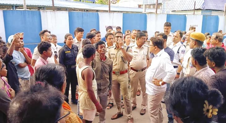 ভুল চিকিৎসায় রোগীমৃত্যুর অভিযোগে আসানসোল জেলা হাসপাতালে বিক্ষোভ
