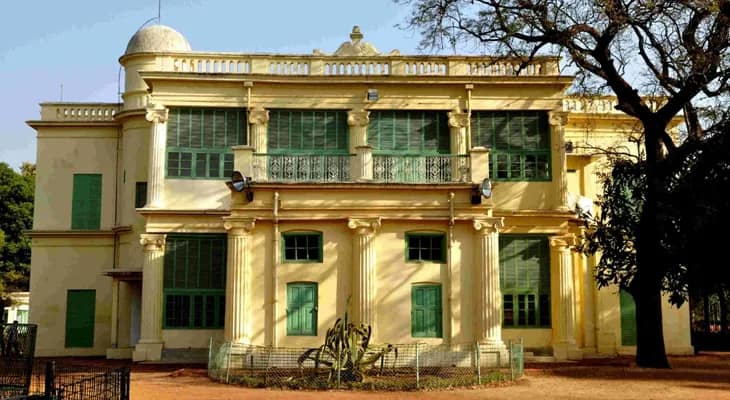 অধ্যাপক, আধিকারিককে সরানো নিয়ে গুঞ্জন