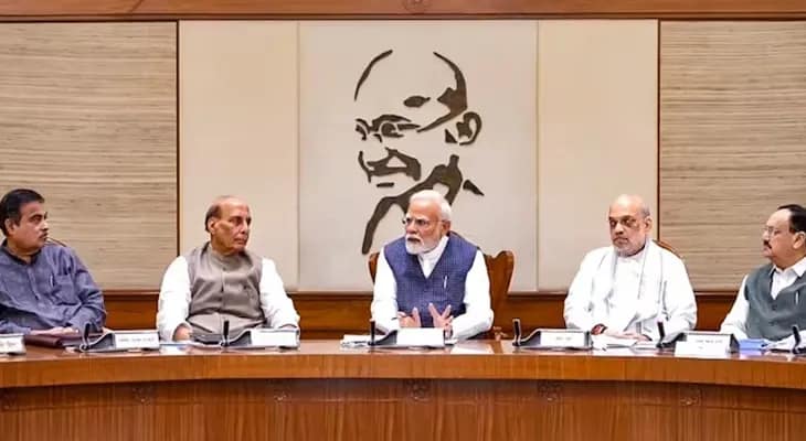 মার্কিন শুল্ক বিতর্কের মধ্যেই গুরুত্বপূর্ণ বৈঠক করবেন প্রধানমন্ত্রী, ৭ জন কেন্দ্রীয় মন্ত্রী উপস্থিত থাকার সম্ভাবনা: সূত্র
