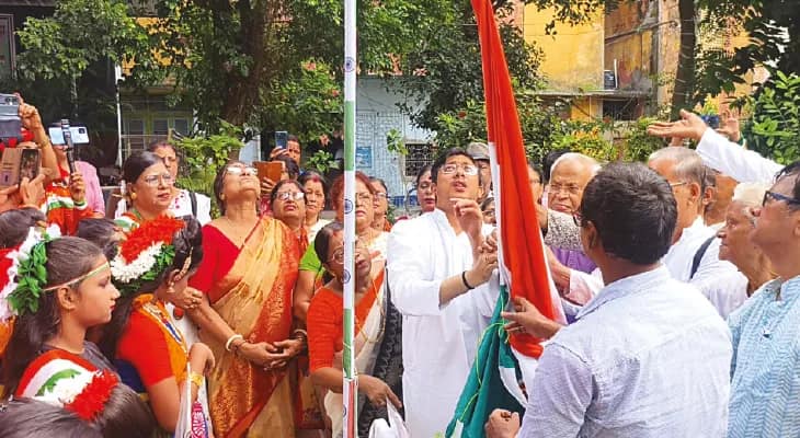 পতাকা উত্তোলন, তিনদিন পর ফের স্বাধীনতা দিবস উদযাপন গৌড়বঙ্গে