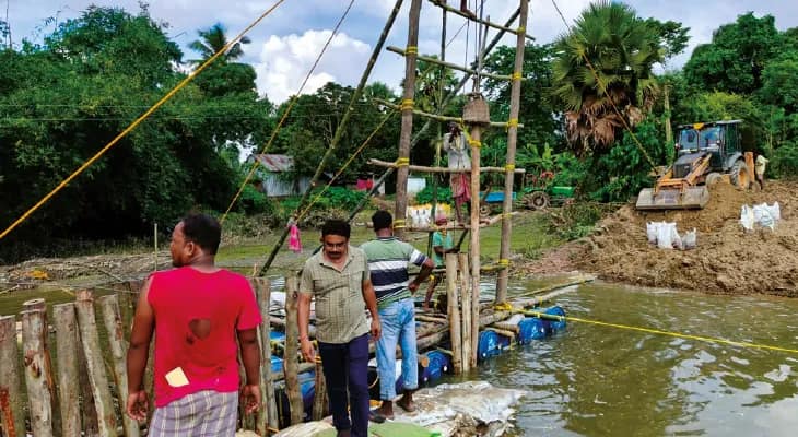 পুনর্ভবার জলস্তর নামতেই ভাঙা বাঁধ মেরামত শুরু যাদববাটিতে
