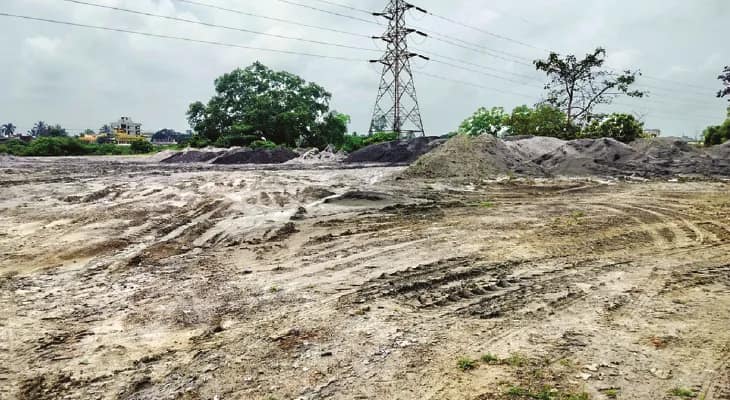 আসানসোলে পরিত্যক্ত খাদান বুজিয়ে প্লটিং করে বিক্রির ছক জমি হাঙরদের