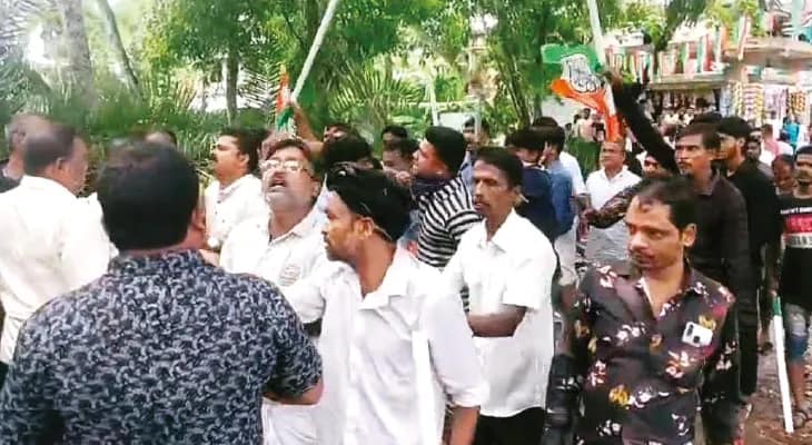 হাইমাদ্রাসায় মনোনয়ন তুলতে গিয়ে হকিস্টিক, লাঠি দিয়ে সিপিএম নেতা-কর্মীদের মার, অভিযুক্ত তৃণমূল