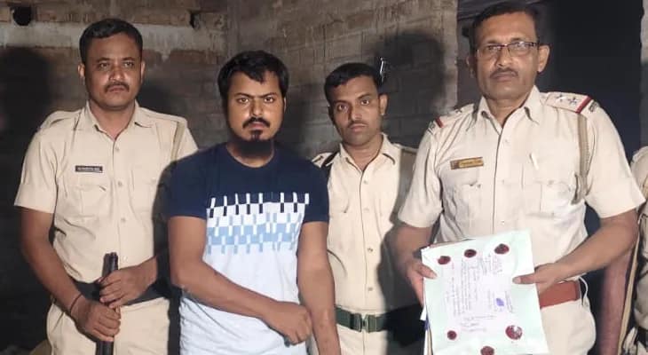 লালগোলার চুয়াপুকুর থেকে ৩০০ গ্রাম হেরোইন সহ গ্রেপ্তার শাহাজাহান শেখ নামে এক মাদক কারবারি