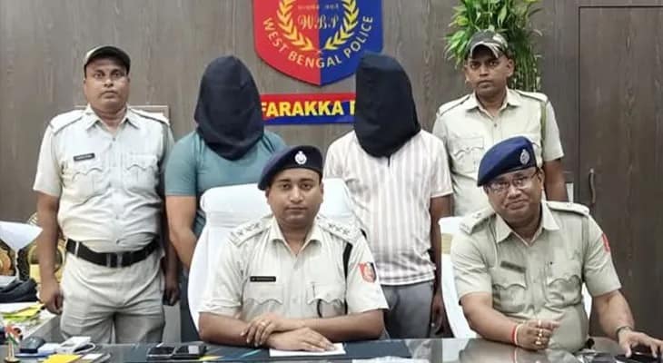 জঙ্গিপুর পুলিসের ক্রাইম মনিটরিং সেল এবং ফরাক্কা থানার যৌথ অভিযানে প্রায় পাঁচ লক্ষ টাকার জালনোট উদ্ধার, ধৃত দুই