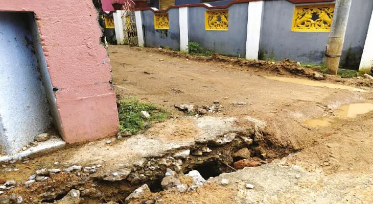 অম্রুত ২ প্রকল্পের কাজ শেষ না হলে রাস্তার সংস্কারে হাত নয়, ক’টা মাস কষ্ট করার অনুরোধ সিউড়ি পুরসভার