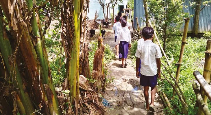 নবদ্বীপের মহীশুড়ায় শিশুশিক্ষা কেন্দ্রের  পরিকাঠামো বেহাল, ক্ষুব্ধ অভিভাবকরা