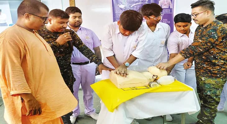 হার্ট অ্যাটাক হলে প্রাথমিক চিকিৎসা কী? এবার স্কুলেই শিখবে পড়ুয়ারা