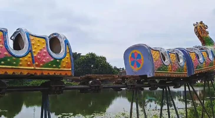 রাজবাড়ির মনসাপুজোর মেলায় বিপত্তি, ভাঙল ‘ড্রাগন ট্রেন’, জখম শিশু সহ দম্পতি