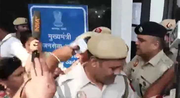 মুখ্যমন্ত্রী রেখা গুপ্তার বাসভবনে পৌঁছল দিল্লি পুলিস