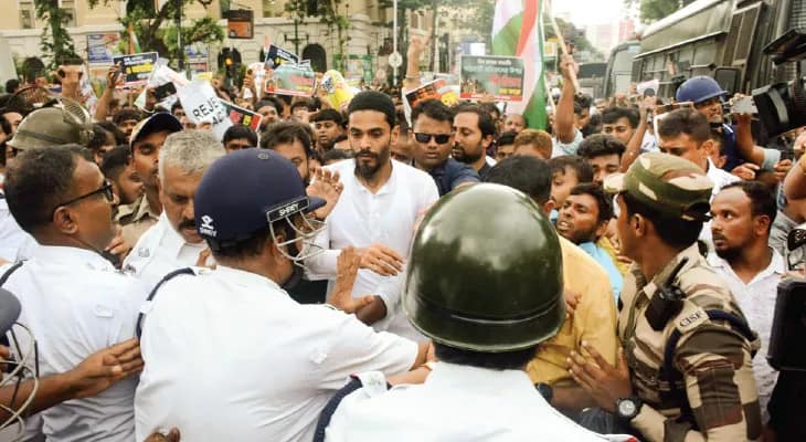 আইএসএফের মিছিলে অবরুদ্ধ ধর্মতলা, পুলিসের সঙ্গে ধস্তাধস্তি, গ্রেপ্তার নৌশাদ সহ ৯৪