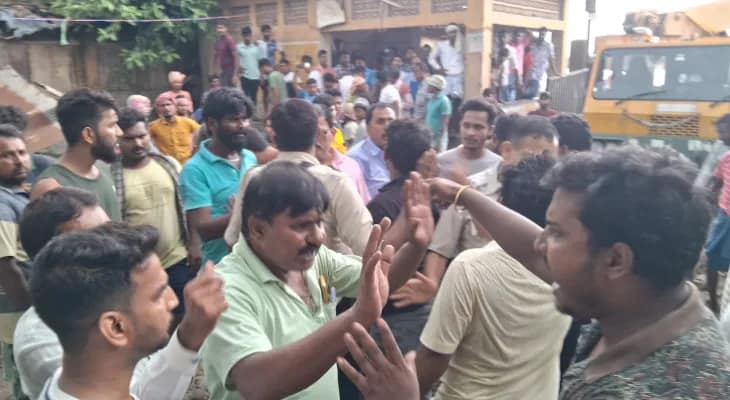 বাঁধের কাজের মান নিয়ে প্রশ্ন, মারপিট