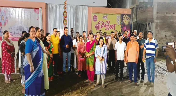 চেন্নাইয়ের জৈন মন্দিরের আদলে তৈরি হচ্ছে ৯০ ফুটের শ্বেতশুভ্র পুজো মণ্ডপ