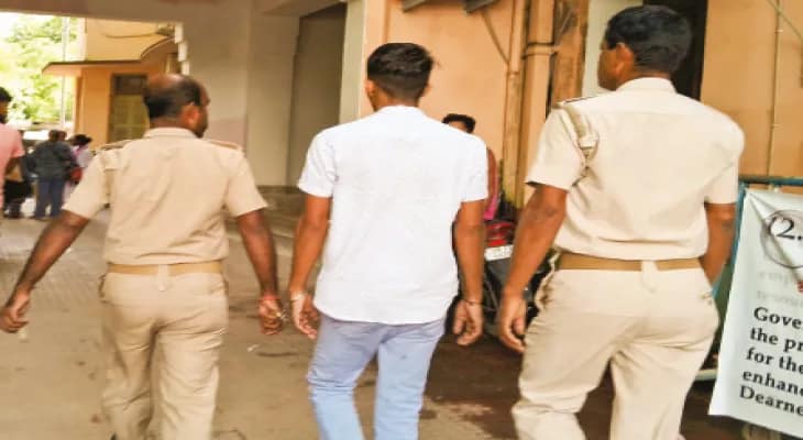 মোবাইল দেখানোর নাম করে কিশোরীকে ধর্ষণ, ২০ বছরের জেল