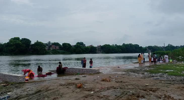 দুর্ঘটনা এড়াতে সিদ্ধান্ত পুরাতন মালদহ পুরসভার, বিসর্জনে প্রতিমা নিয়ে মহানন্দা নদীতে নামতে পারবেন না পুজো উদ্যোক্তারা