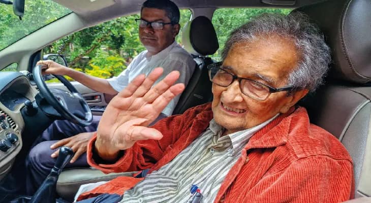 শান্তিনিকেতন থেকে কলকাতায় অমর্ত্য সেন