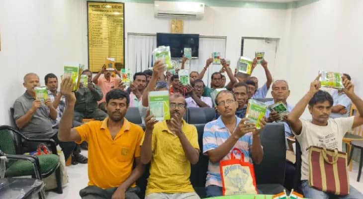 উদয়নারায়ণপুরে ১৫০ চাষিকে উন্নত মানের সবজির বীজ বিলি