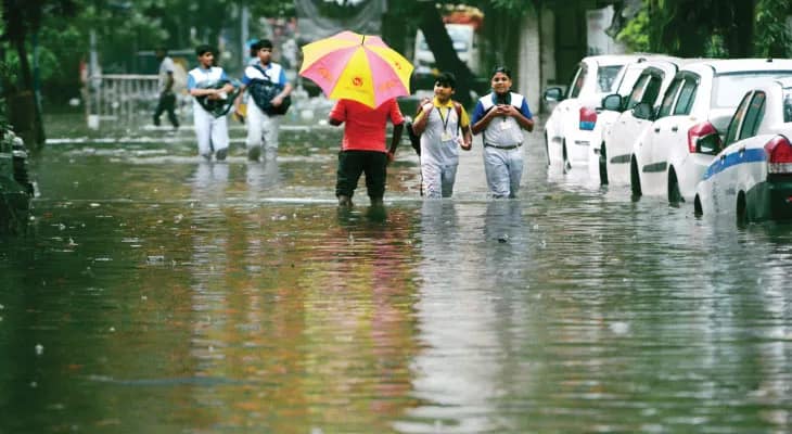পূর্বাভাস নেই, আচমকা গাঙ্গেয় বঙ্গের উপর তৈরি ঘূর্ণাবর্তে ভাসল কলকাতা, আজও বৃষ্টির সম্ভাবনা