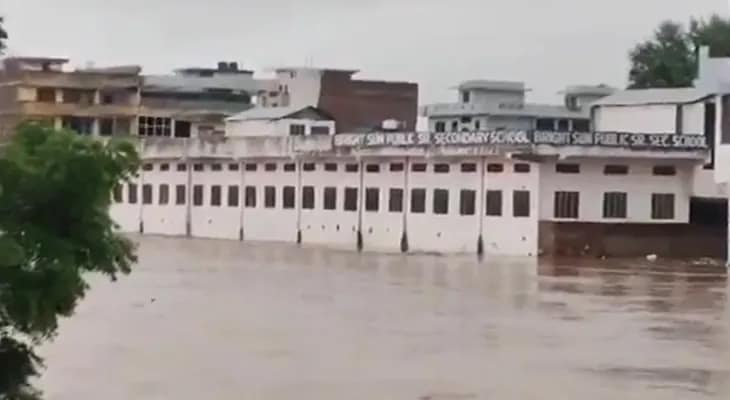 ভারী বৃষ্টির জেরে জলমগ্ন রাজস্থানের সাওয়াই মাধোপুরের একাধিক এলাকা