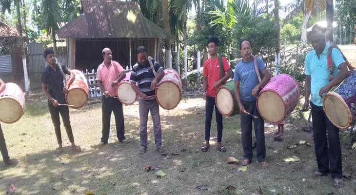 পুজোয় ভিন রাজ্যে যেতে নারাজ ঢাকিরা