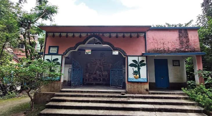 গুড়াপের মুখার্জি বাড়ির দুর্গাপুজোয় অষ্টমীর অঞ্জলি দিয়েছিলেন স্বয়ং শ্রীচৈতন্য মহাপ্রভু