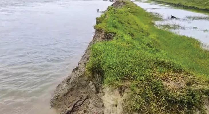 বেহাল নদীবাঁধ, ঘুম উড়েছে সুন্দরবন এলাকার মানুষের