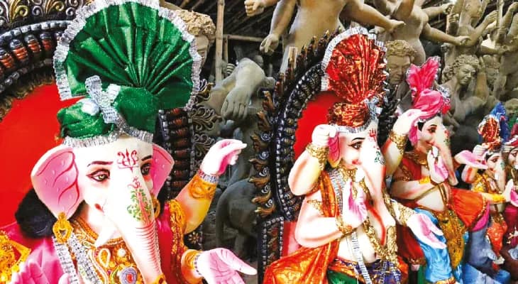 দুর্গাপুরে হু হু করে বাড়ছে গণেশ পুজো, মুকুটের বদলে মূর্তির মাথায় বসছে পাগড়ি
