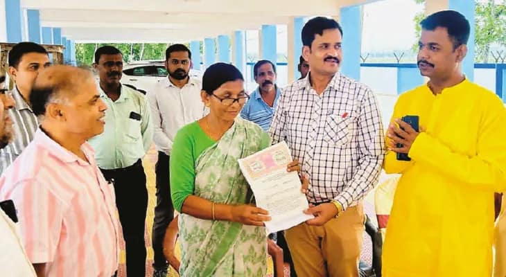 দাসপুরে স্বর্ণশিল্পীদের সমবায়কে গোল্ড হাব হস্তান্তর