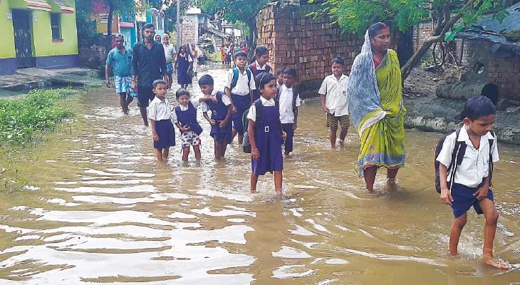 বর্ষাকালে চার মাস ডুবে থাকে মূল রাস্তা, নরকযন্ত্রণা বাসিন্দাদের