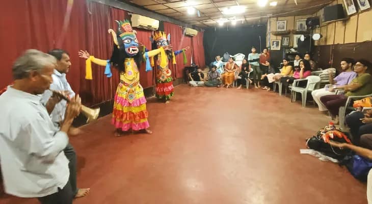 দিনাজপুরের গমীরা কলকাতার থিয়েটারে, উচ্ছ্বসিত মুখাশিল্পীরা