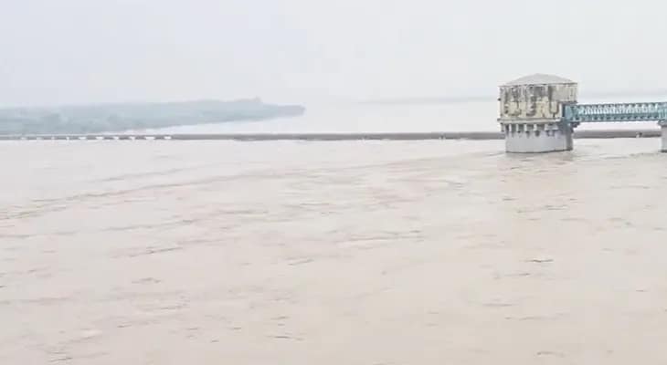রাজস্থানে বিপদসীমার উপর দিয়ে বইছে চম্বল নদীর জলস্তর
