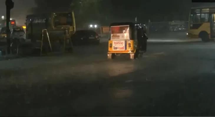 সন্ধে হতেই ভারী বৃষ্টিতে ভাসল তামিলনাড়ুর মাদুরাইয়ের একাংশ